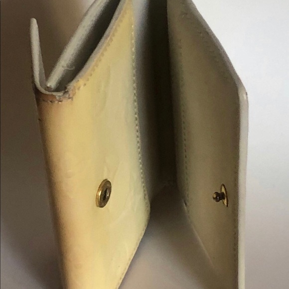 Louis Vuitton Vernis Coin Purse - Picture 9 of 11